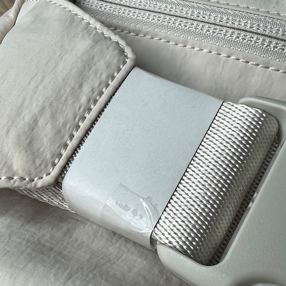 Lululemon | NWT Everywhere Belt Bag Large 2L White Opal New Tags Sold Out - Picture 13 of 15